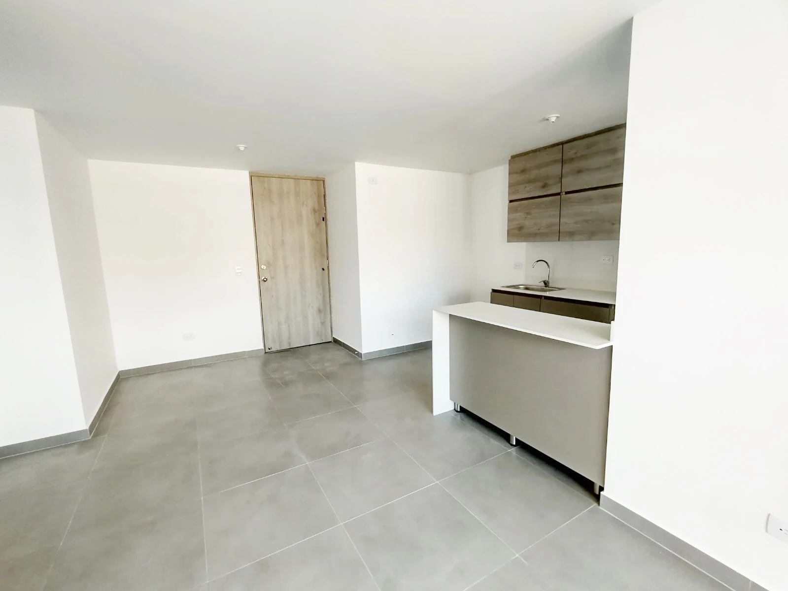 Apartamento en arriendo sector las Lomitas 