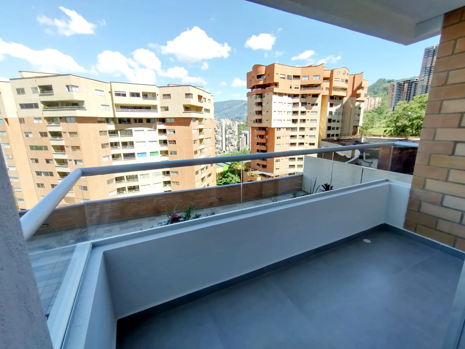 Apartamento en arriendo sector las Lomitas 