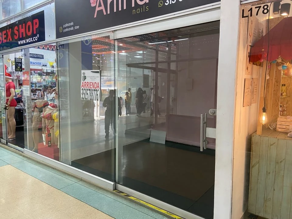 Local en arriendo centro comercial estación niquia