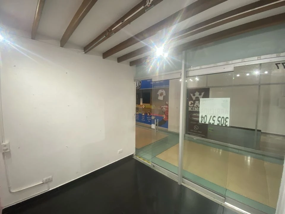 Local en arriendo centro comercial estación niquia