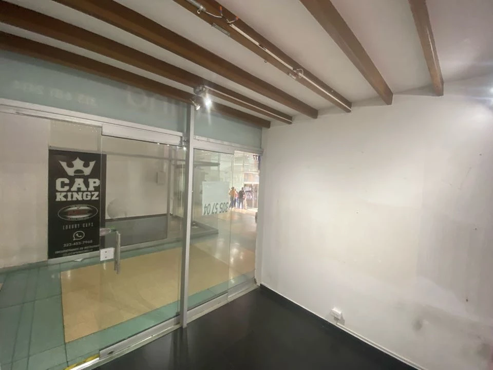 Local en arriendo centro comercial estación niquia
