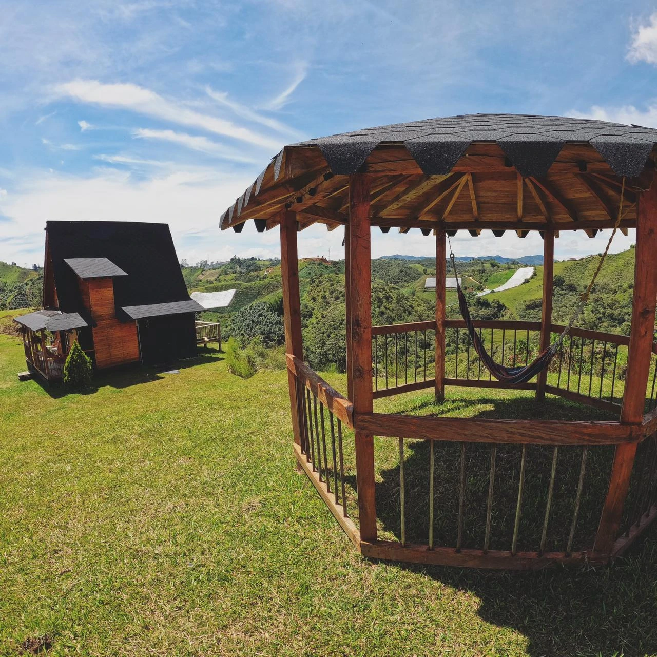 Cabaña en venta en la vía principal de Guatapé- Antioquia. 