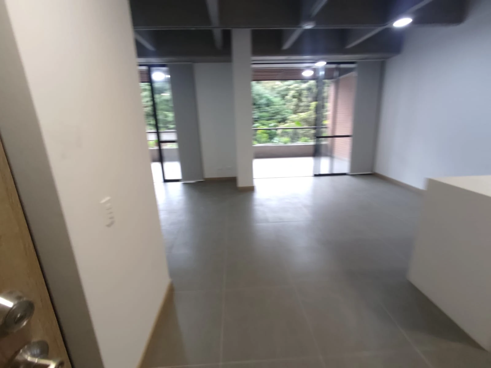 Aparta estudio en arriendo sector loma del escobero