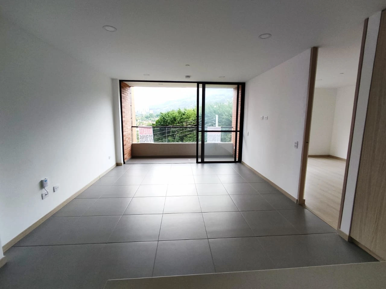 Aparta estudio en arriendo sector loma del escobero