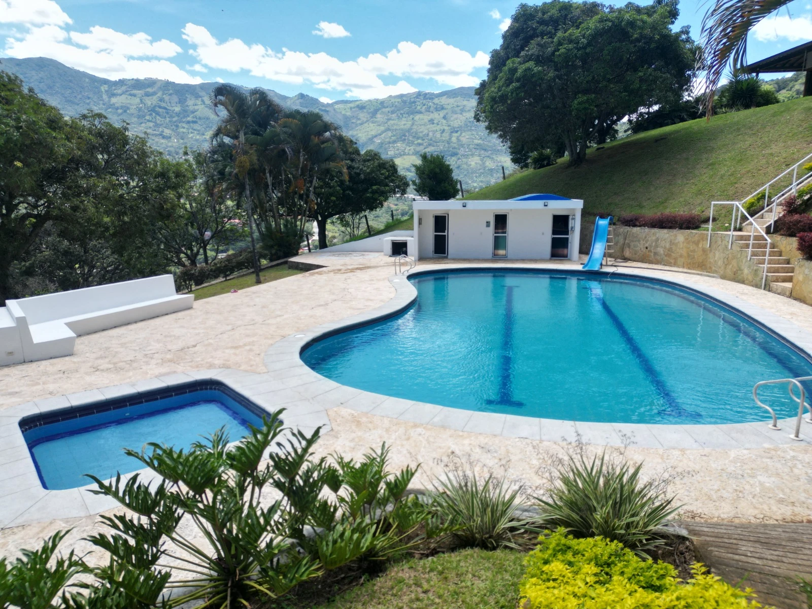 Finca de recreo en Venta vereda alvarado Copacabana
