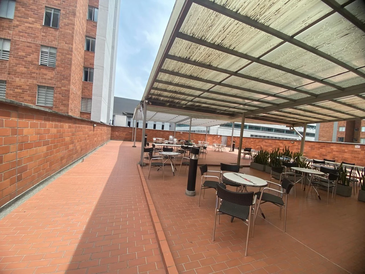 Arriendo Oficina en el Poblado  ciudad del Rio