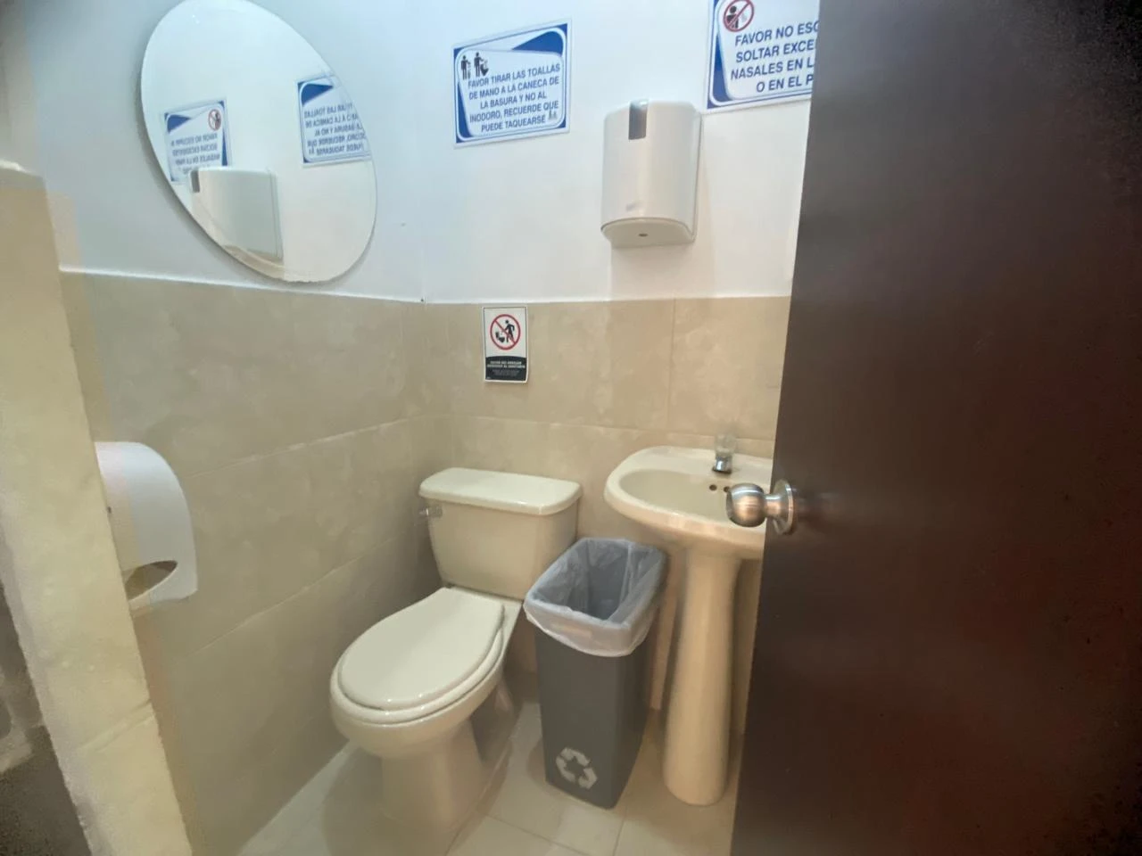 Arriendo Oficina en el Poblado  ciudad del Rio