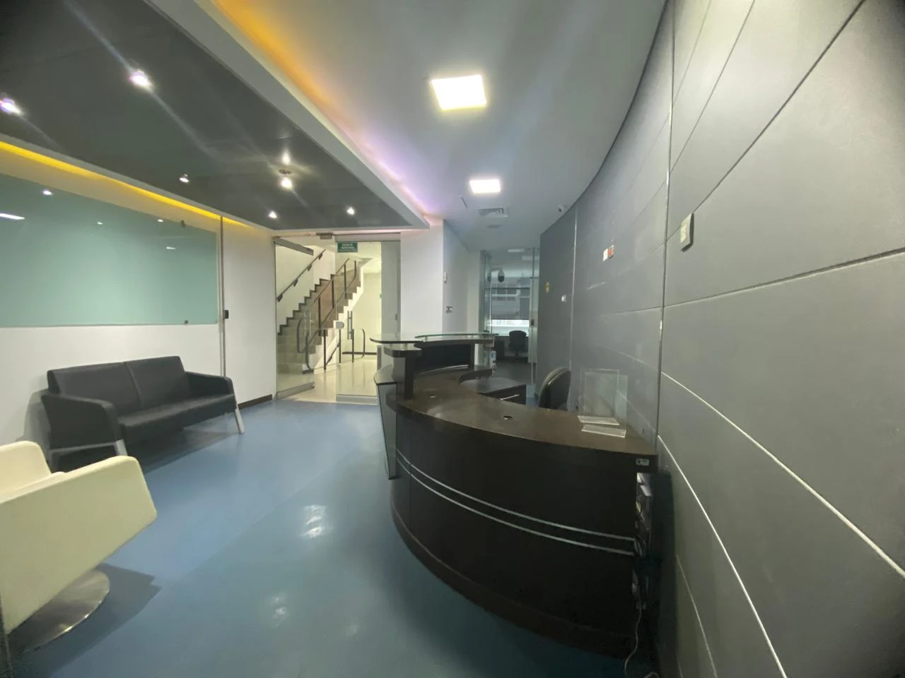 Arriendo Oficina en el Poblado  ciudad del Rio