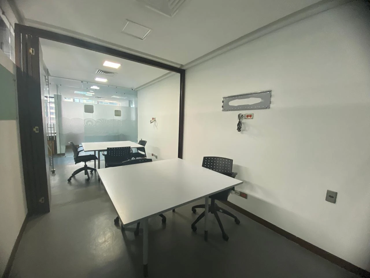 Arriendo Oficina en el Poblado  ciudad del Rio
