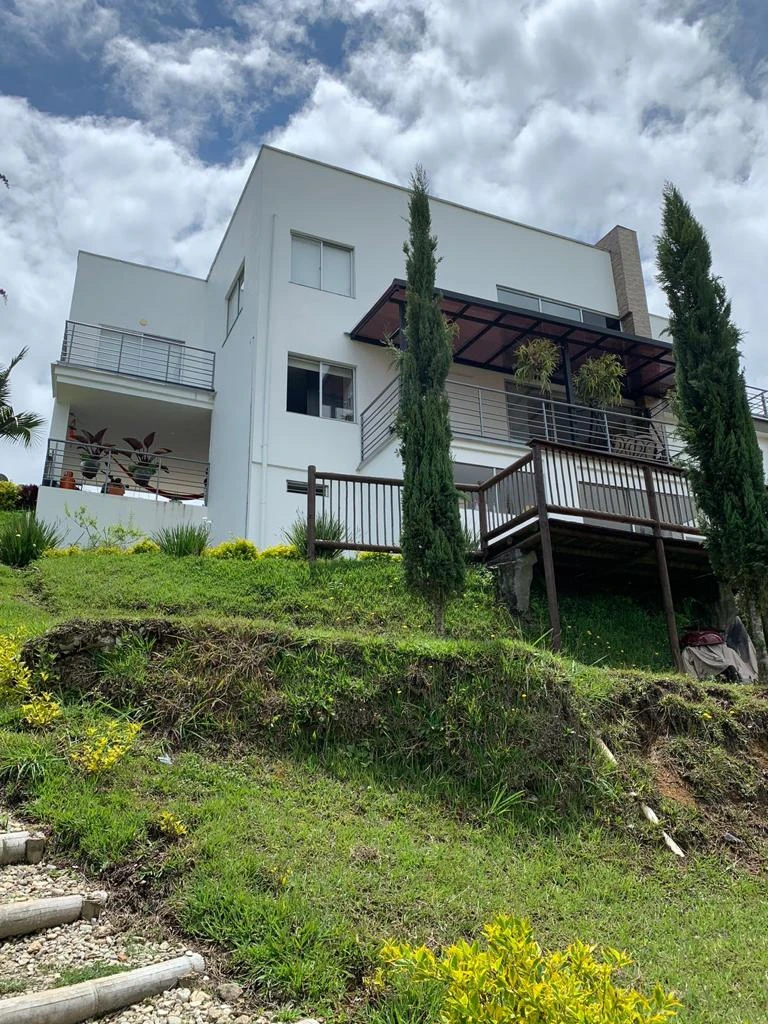 CASA LOTE EN ARRIENDO EN MARINILLA, LAS MERCEDES