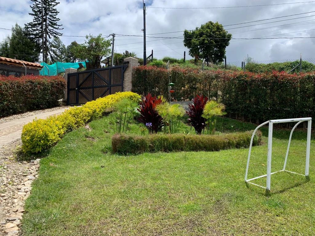 CASA LOTE EN ARRIENDO EN MARINILLA, LAS MERCEDES