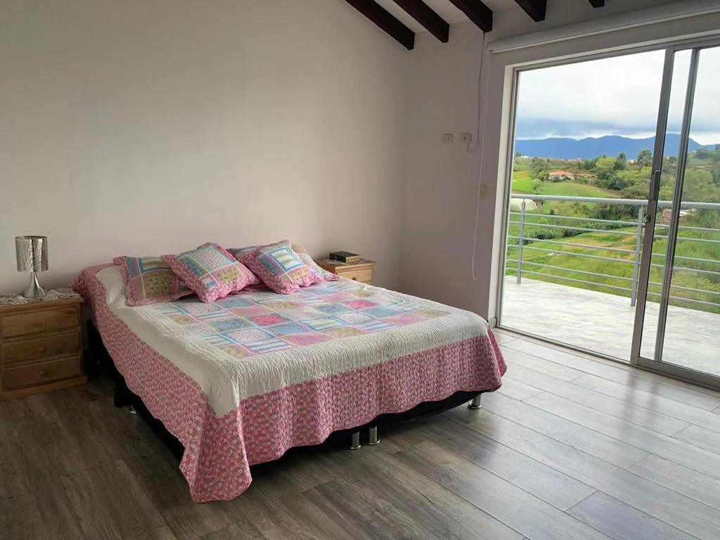 CASA LOTE EN ARRIENDO EN MARINILLA, LAS MERCEDES