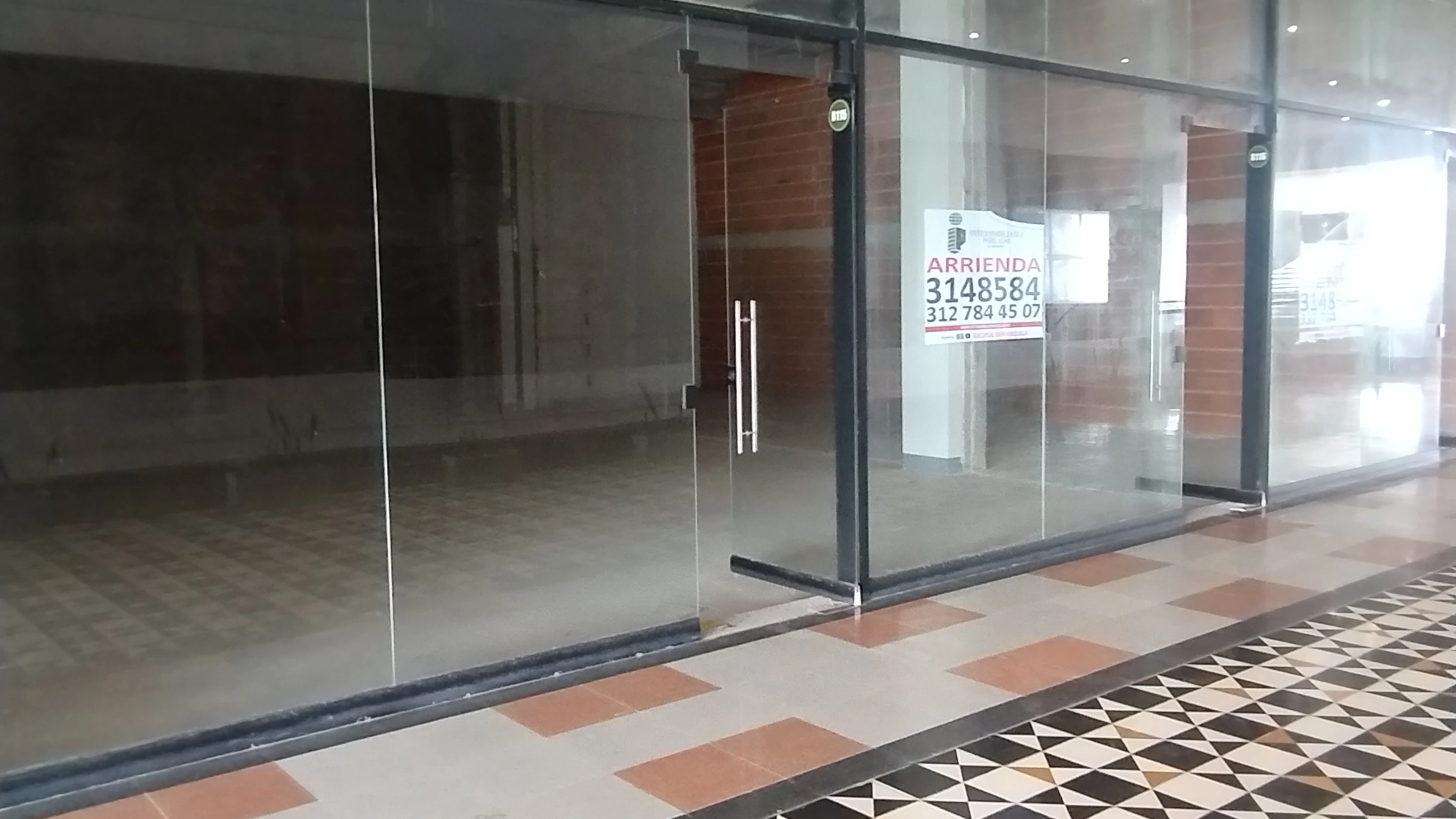 LOCAL EN VENTA EN PLAZA CAMPESTRE.