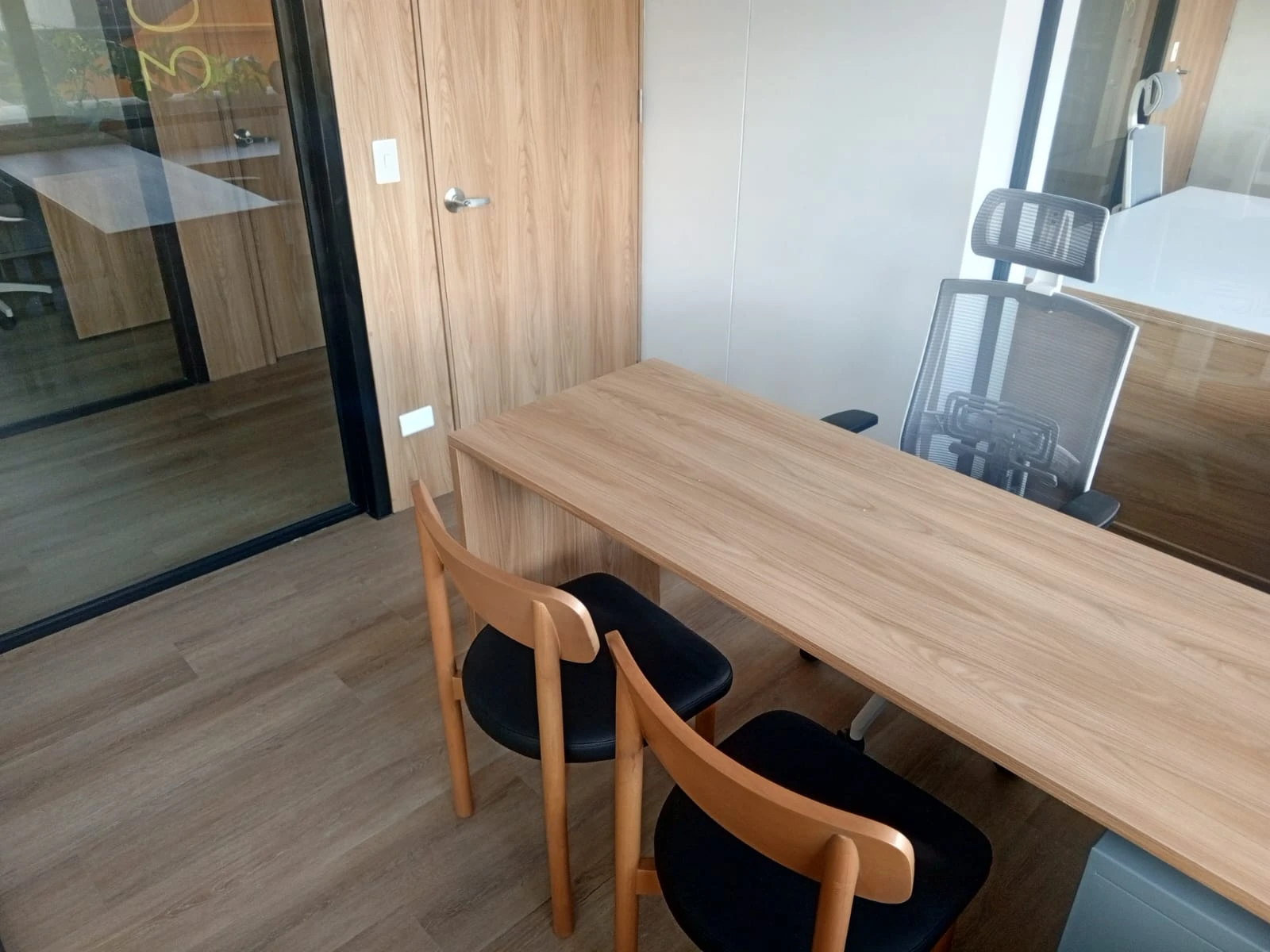 Oficina en arriendo en Los Colores, Laureles 