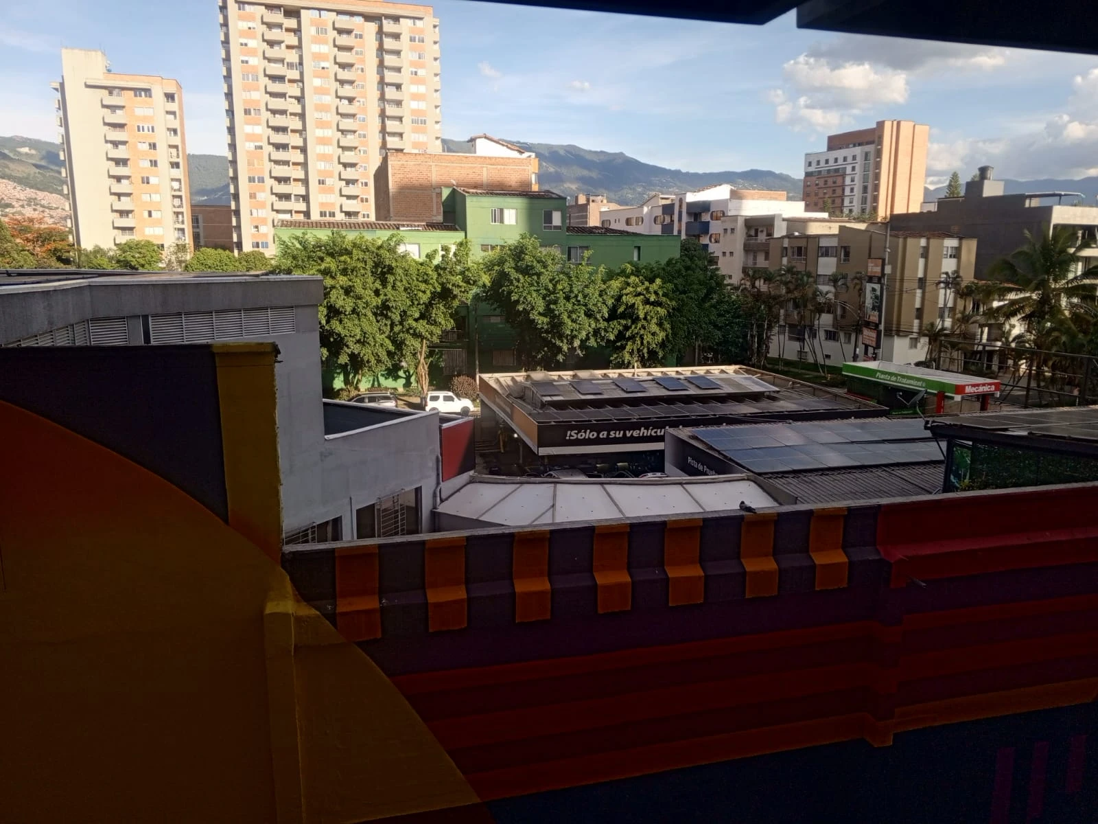 Oficina en arriendo en Los Colores, Laureles 
