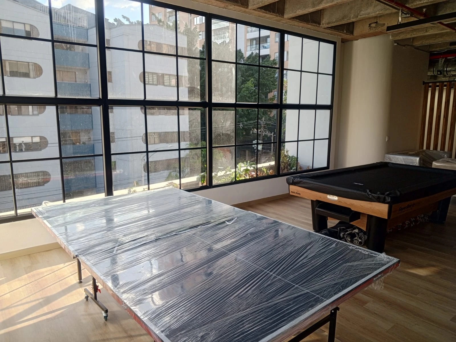 Oficina en arriendo en Los Colores, Laureles 