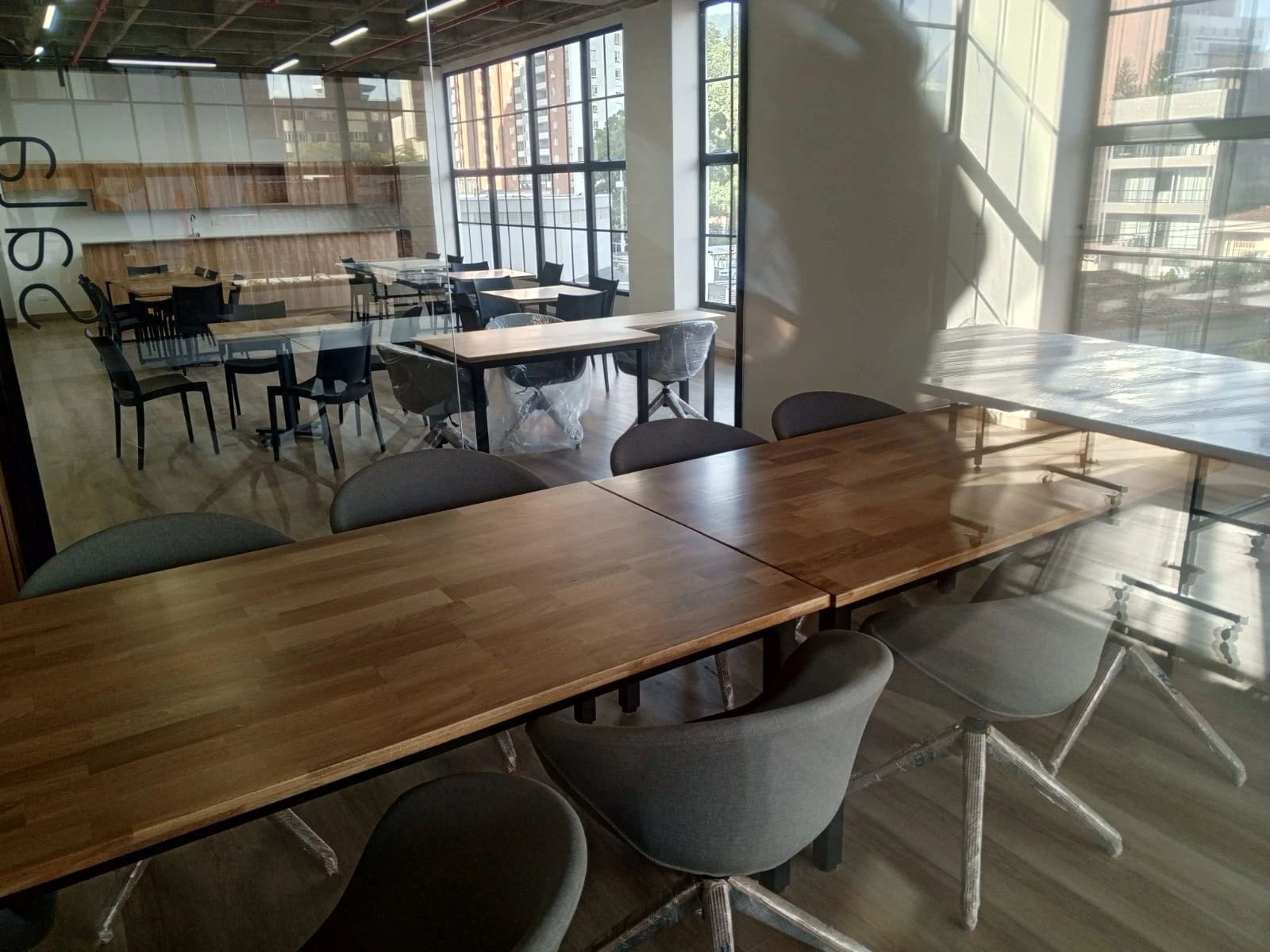 Oficina en arriendo en Los Colores, Laureles 