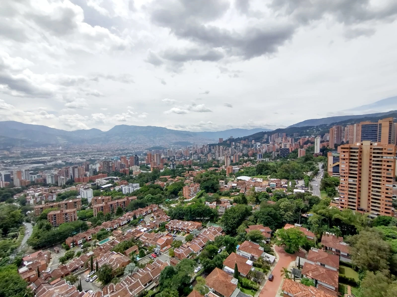 Apartamento en arriendo sector Loma de los Gonzalez