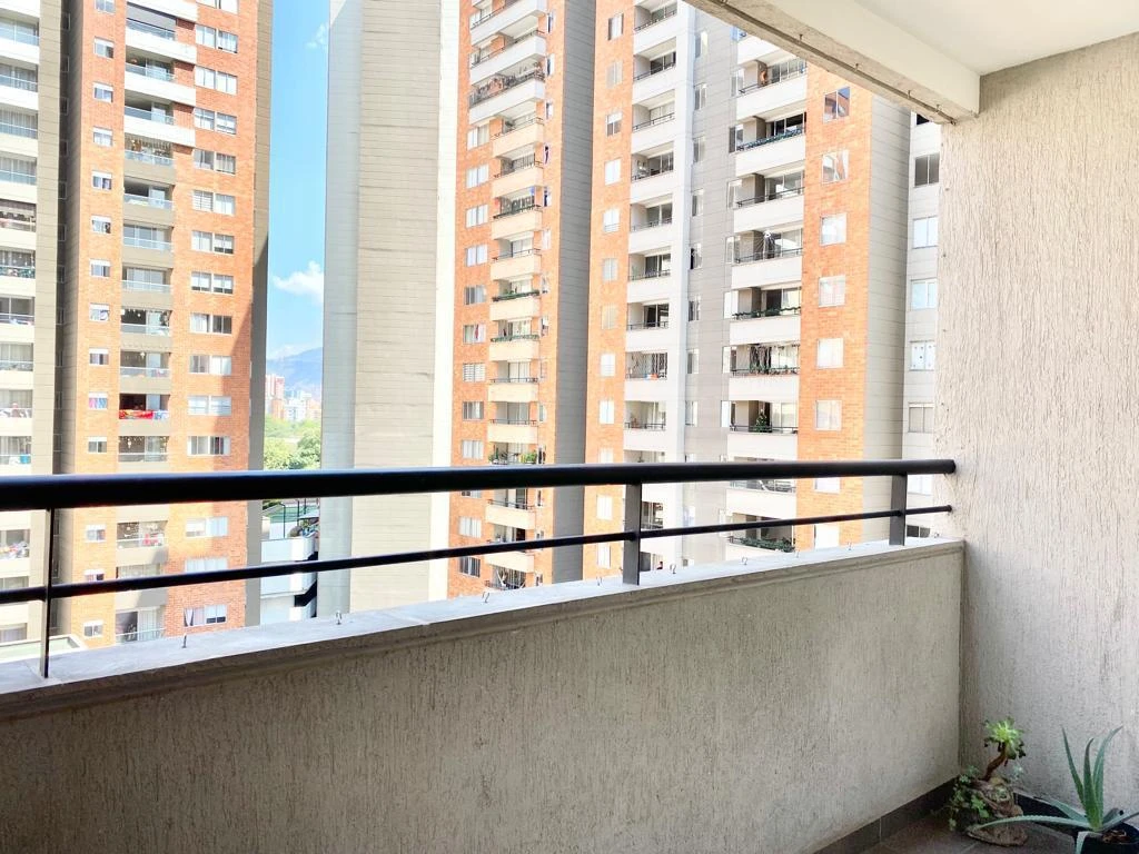 Apartamento en arriendo en los colores