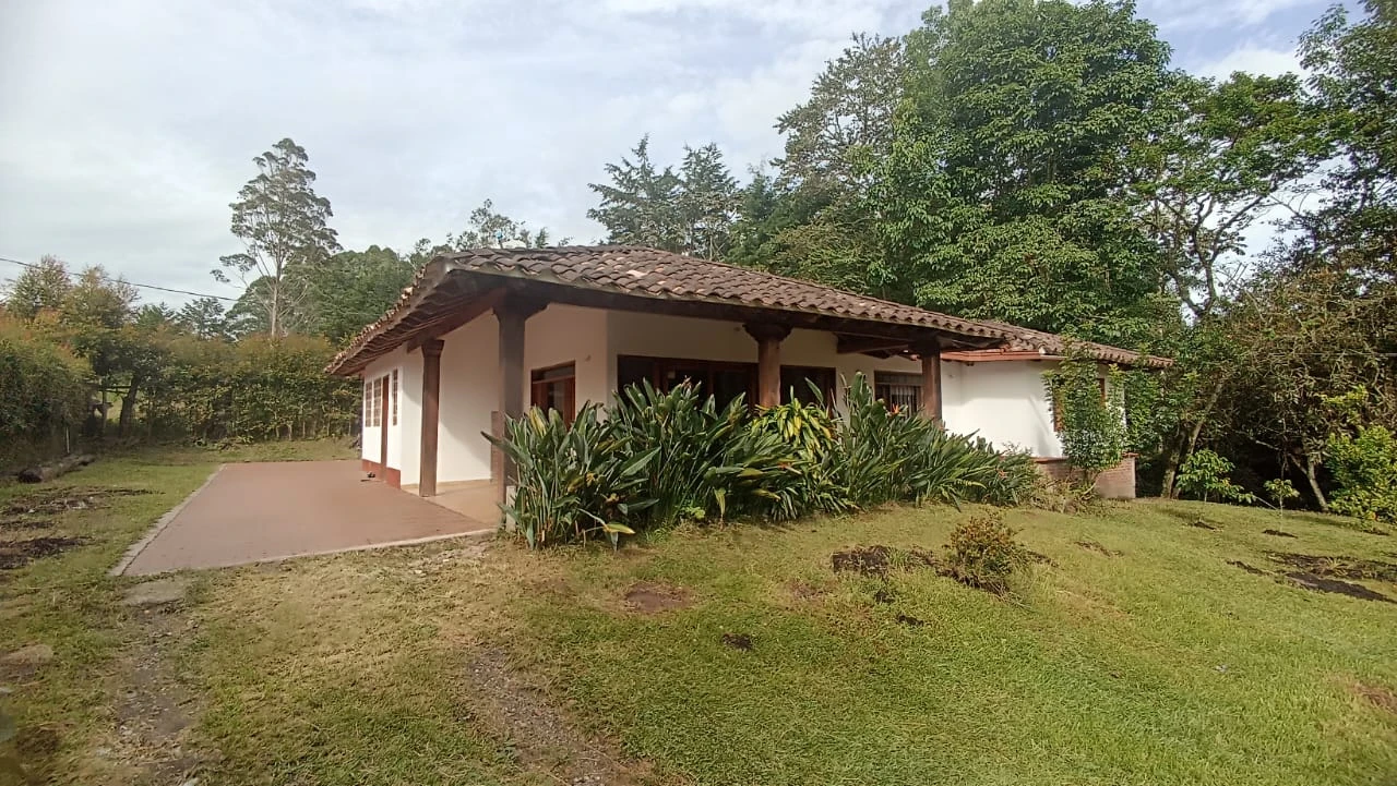 Casa campestre en arriendo en Rionegro sector Barro blanco