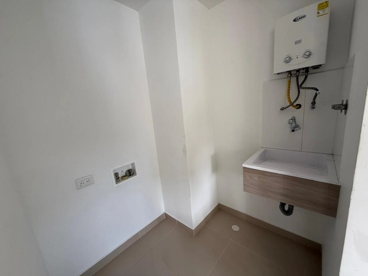 Apartamento en arriendo sector los alcazares