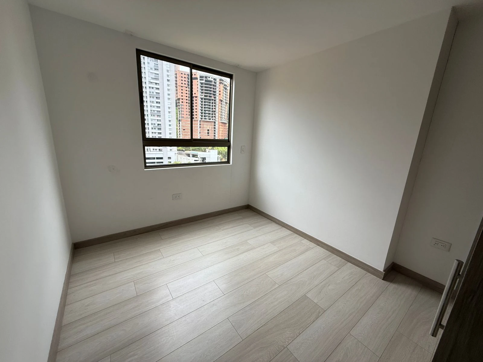 Apartamento en arriendo sector los alcazares