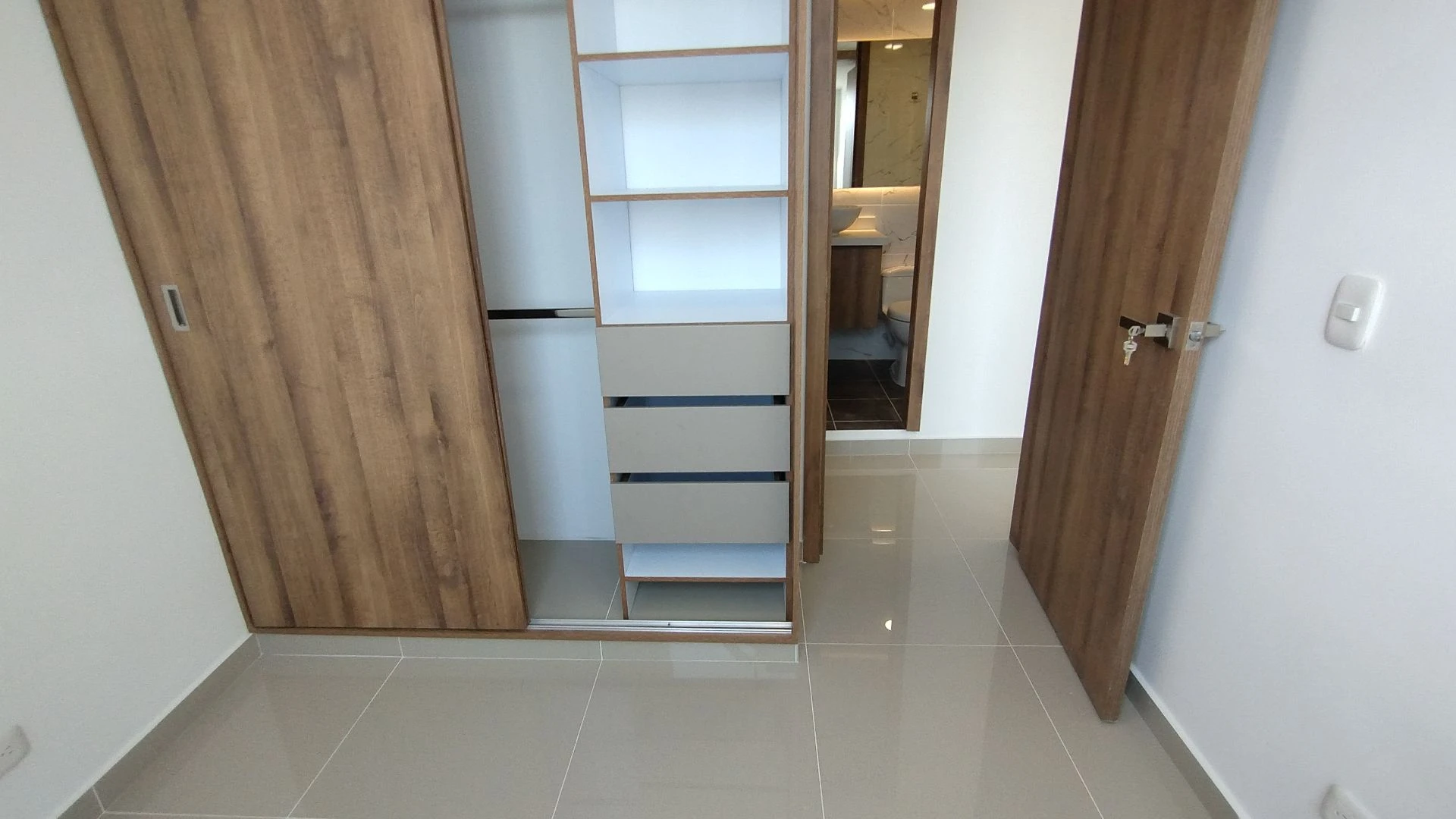 APARTAMENTO PARA ESTRENAR EN ALAMEDA DEL RÍO.