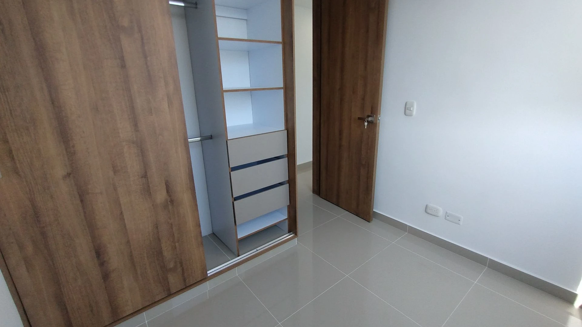 APARTAMENTO PARA ESTRENAR EN ALAMEDA DEL RÍO.