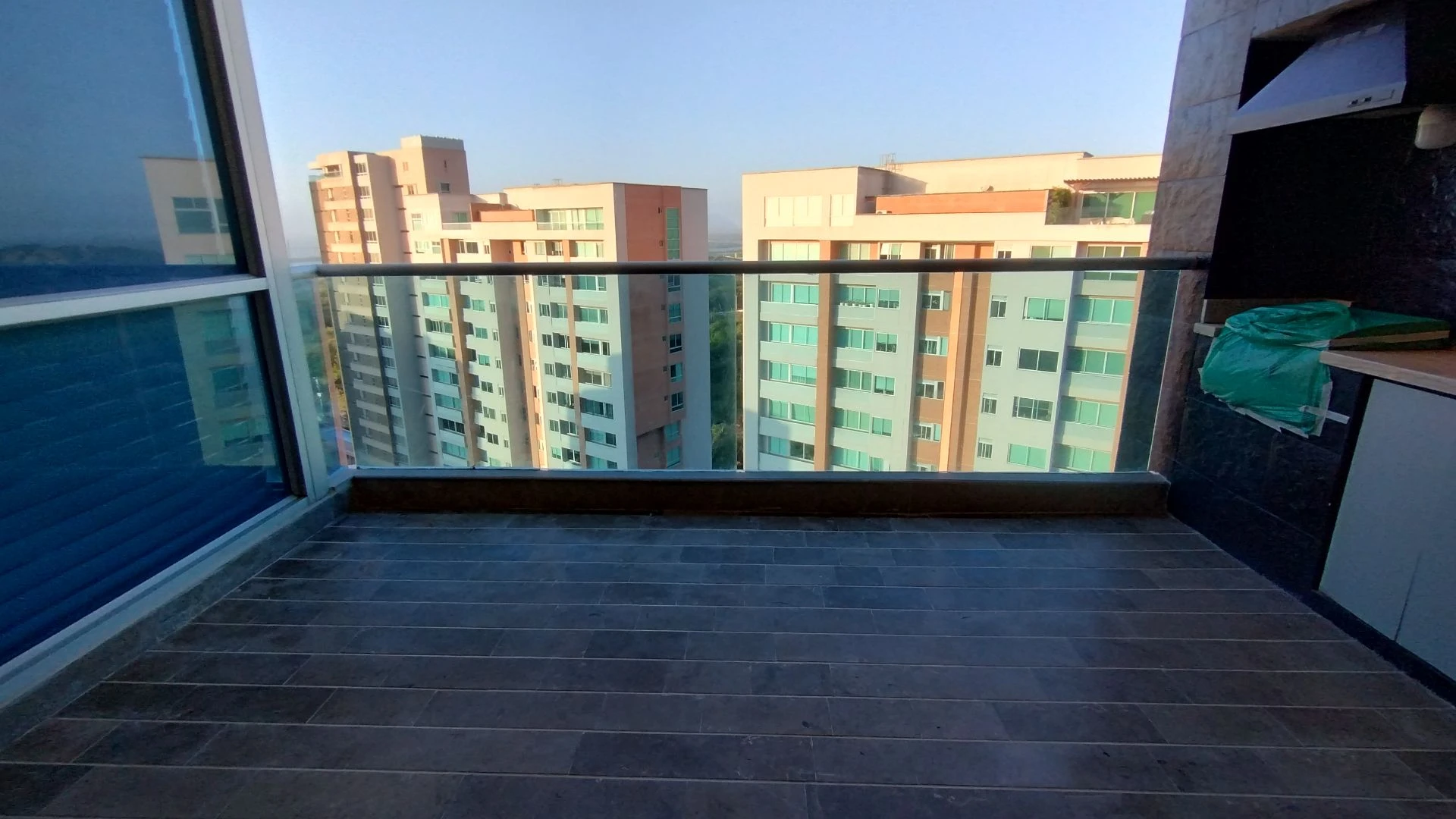 LUJOSO APARAMENTO AMOBLADO EN LA CASTELLANA - BARRANQUILLA