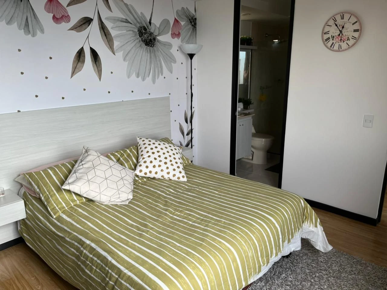 Arriendo Apartamento en el Poblado  Loma de los Gonzales