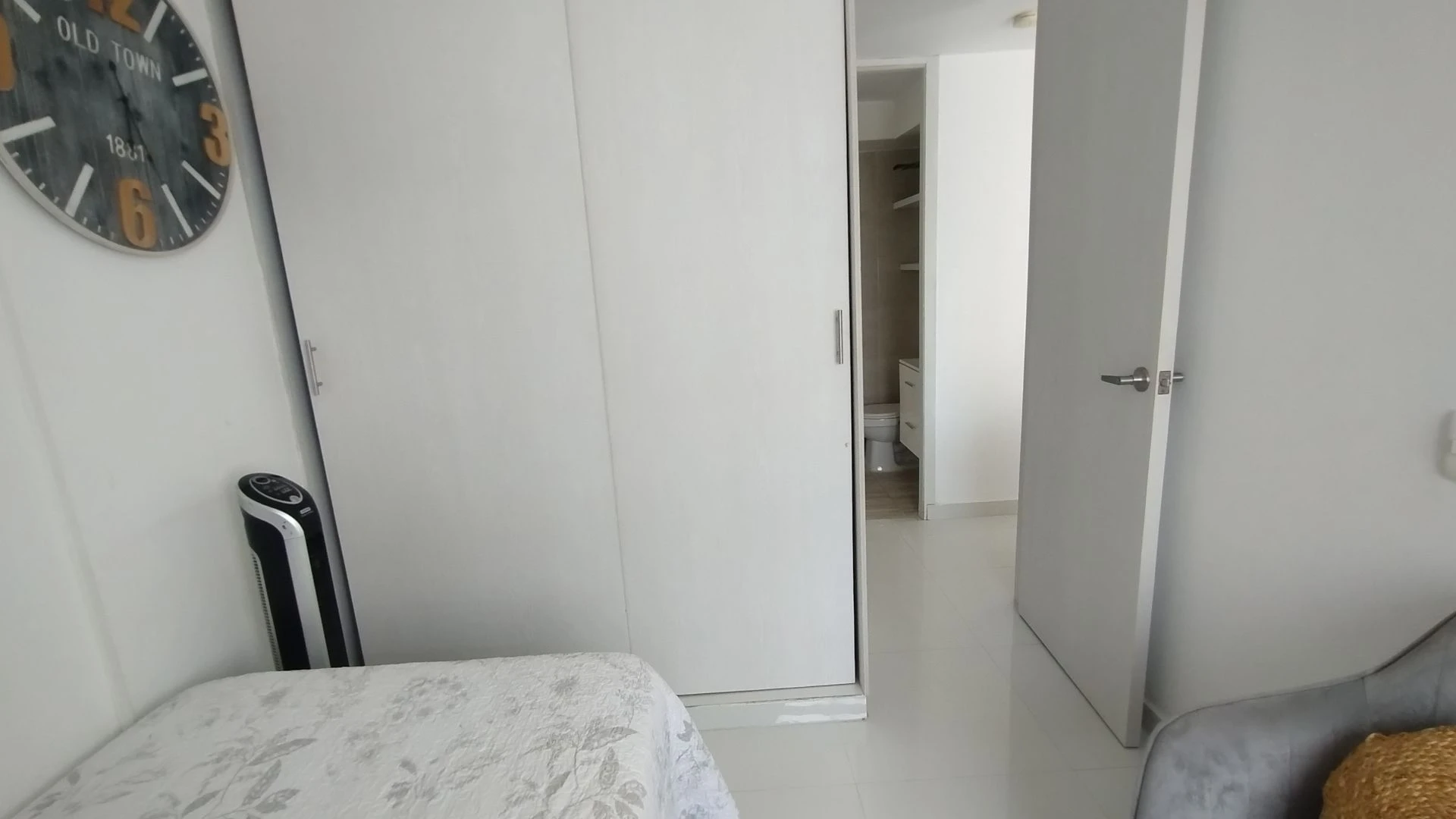 APARTAMENTO AMOBLADO EN ARRIENDO EN ALAMEDA DEL RÍO.