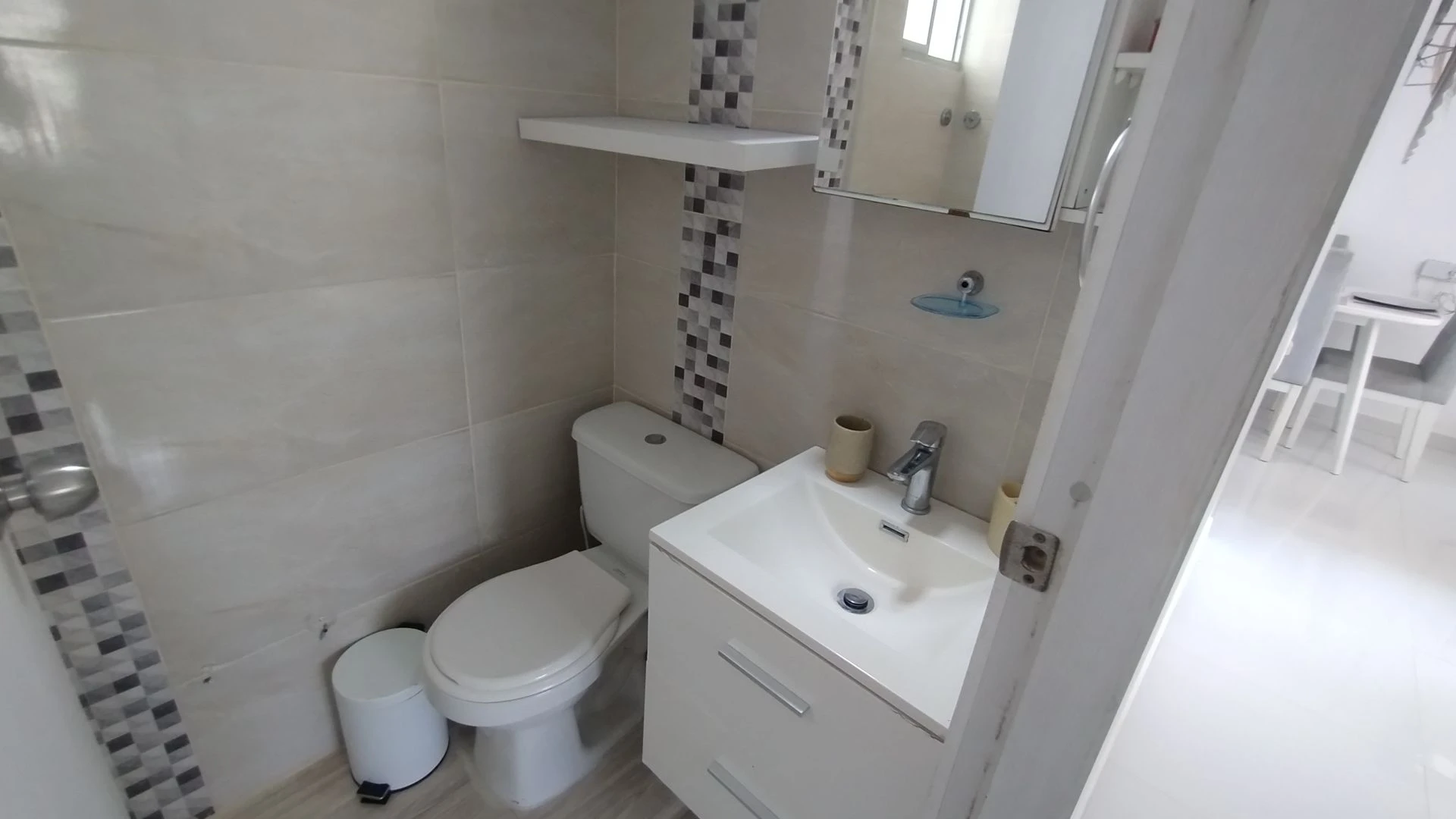 APARTAMENTO AMOBLADO EN ARRIENDO EN ALAMEDA DEL RÍO.