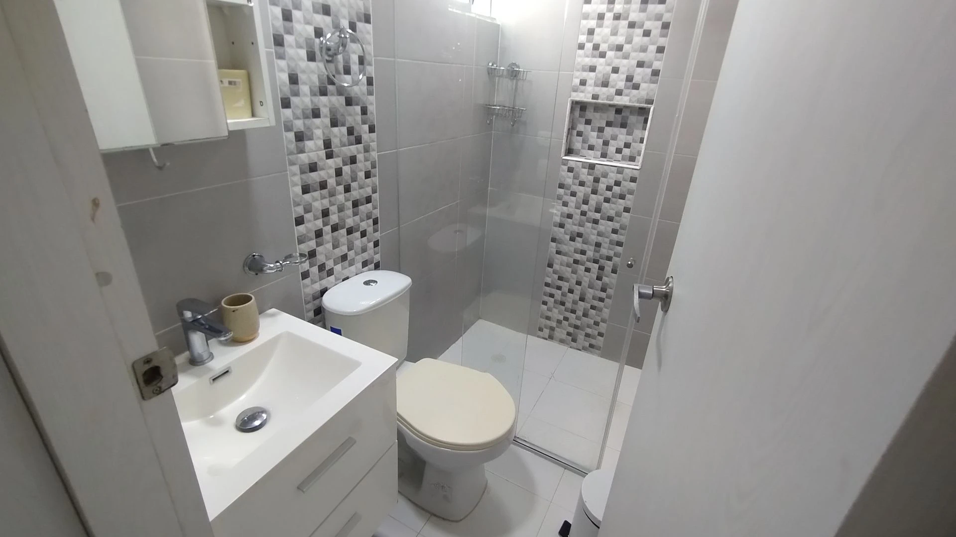 APARTAMENTO AMOBLADO EN ARRIENDO EN ALAMEDA DEL RÍO.