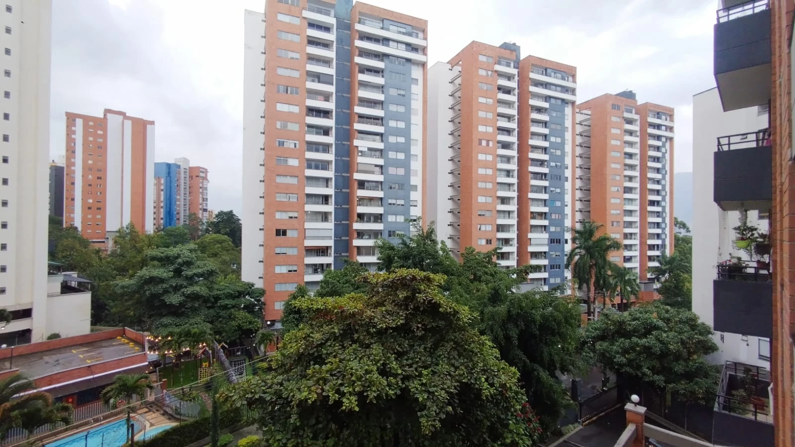 Apartamento En Arriendo Sector Loma De Los Bernal