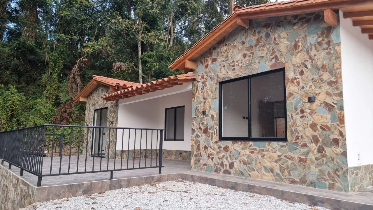 Casa campestre en arriendo en vereda el tablazo