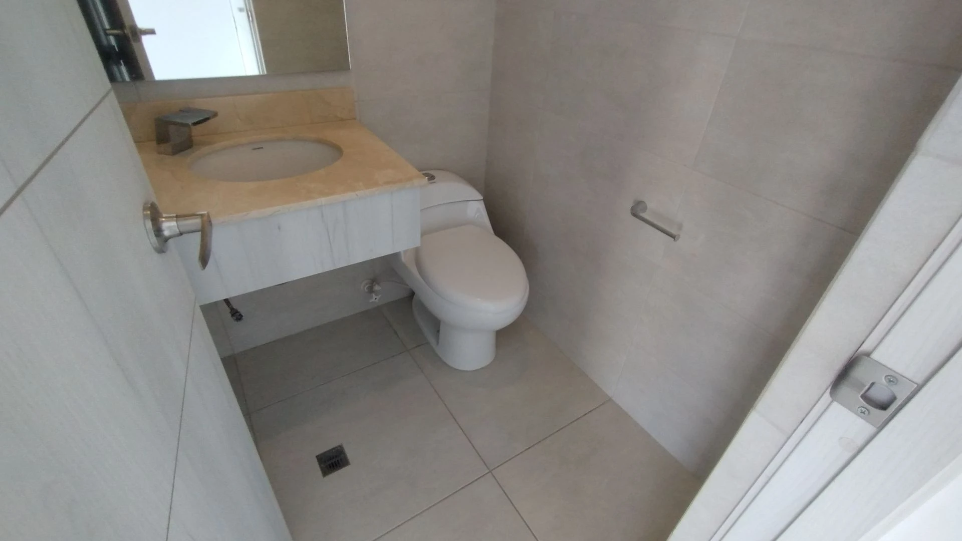 APARTAMENTO EN ARRIENDO CERCA DE BUENAVISTA.