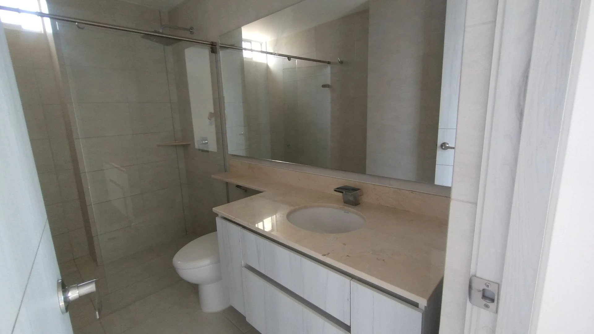 APARTAMENTO EN ARRIENDO CERCA DE BUENAVISTA.