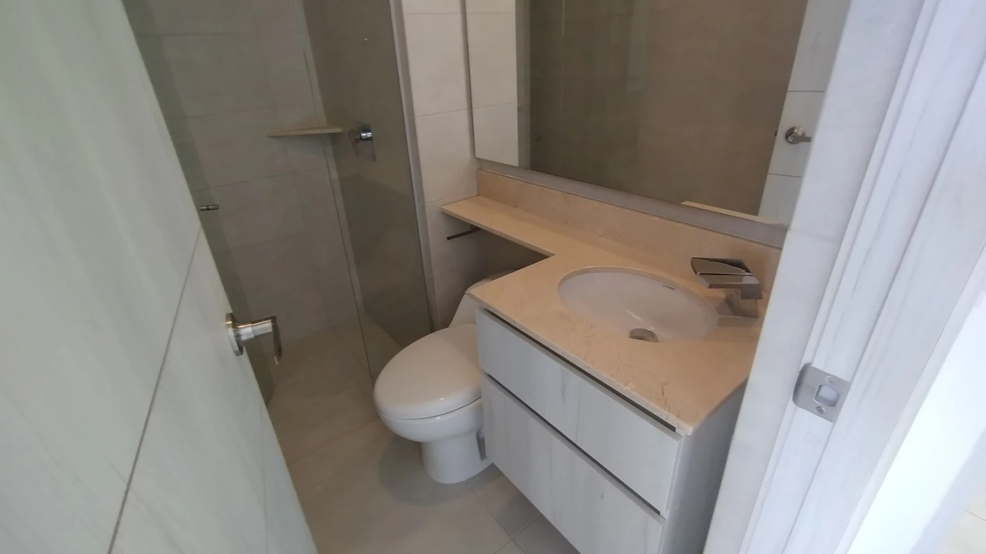APARTAMENTO EN ARRIENDO CERCA DE BUENAVISTA.