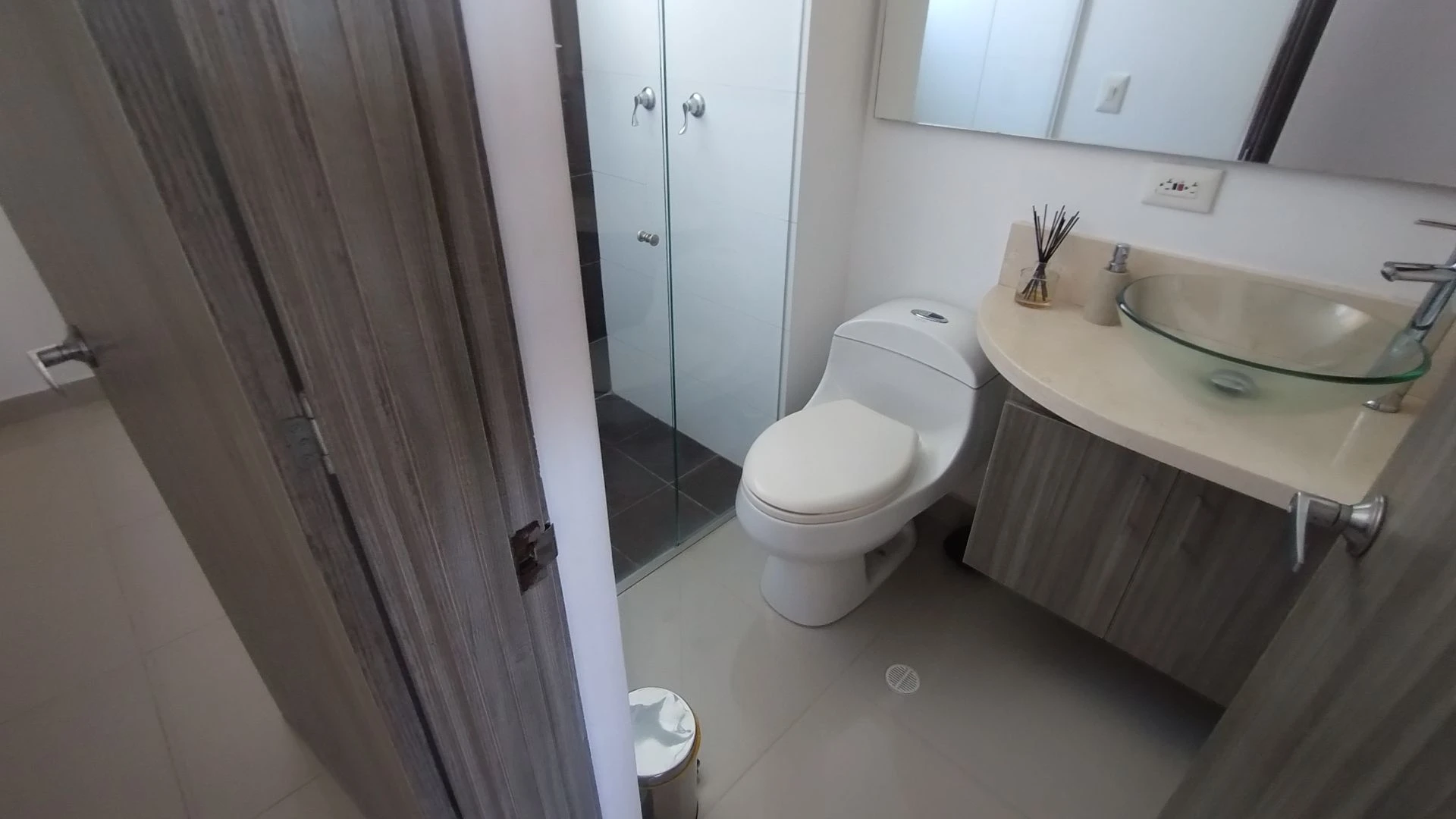 APARTAMENTO EN ARRIENDO EN LA CASTELLANA.