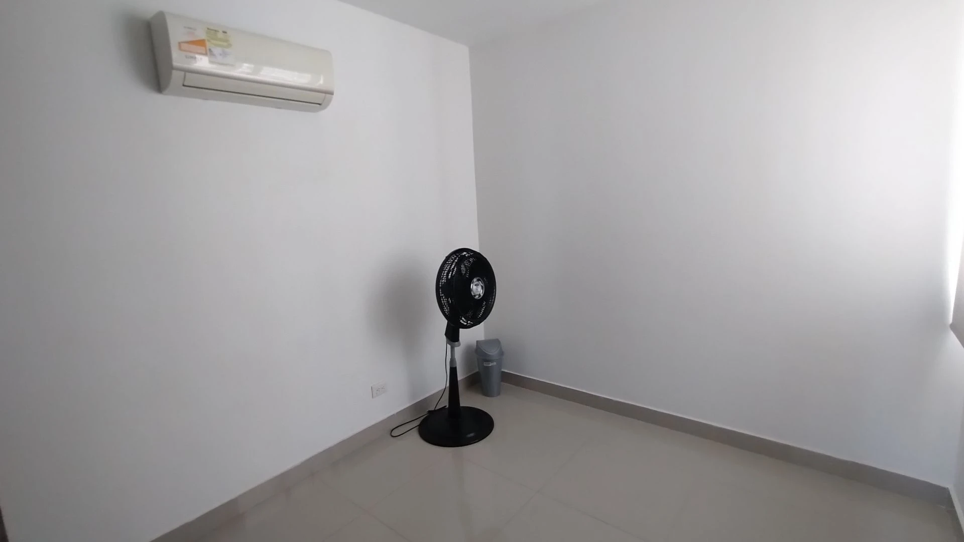 APARTAMENTO AMOBLADO EN ARRIENDO EN LA CASTELLANA.