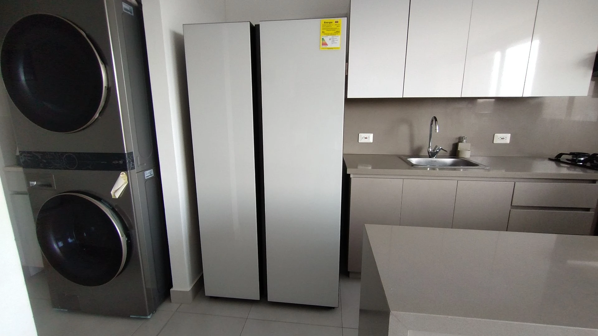 APARTAMENTO AMOBLADO EN ARRIENDO.