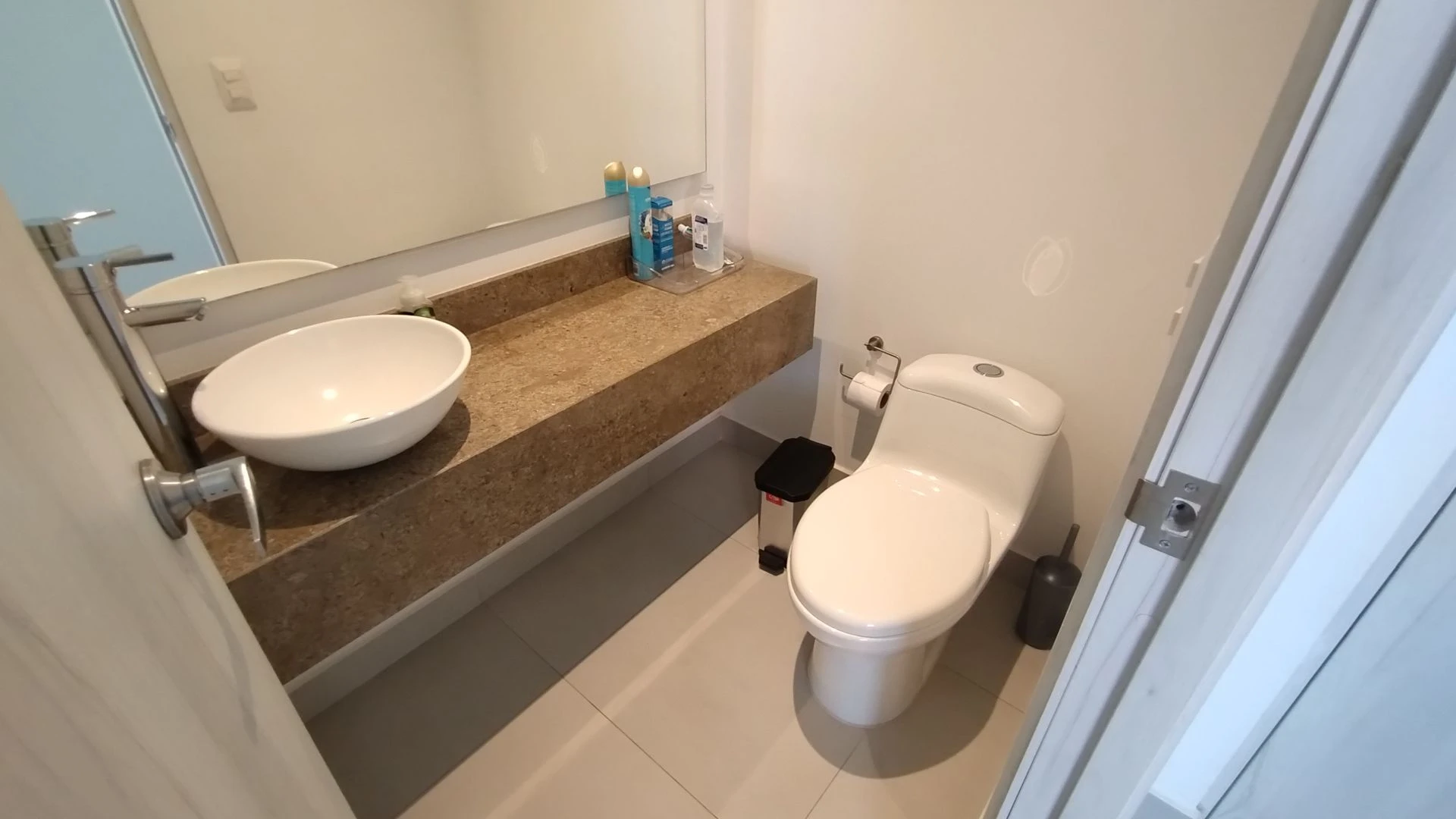APARTAMENTO AMOBLADO EN ARRIENDO.