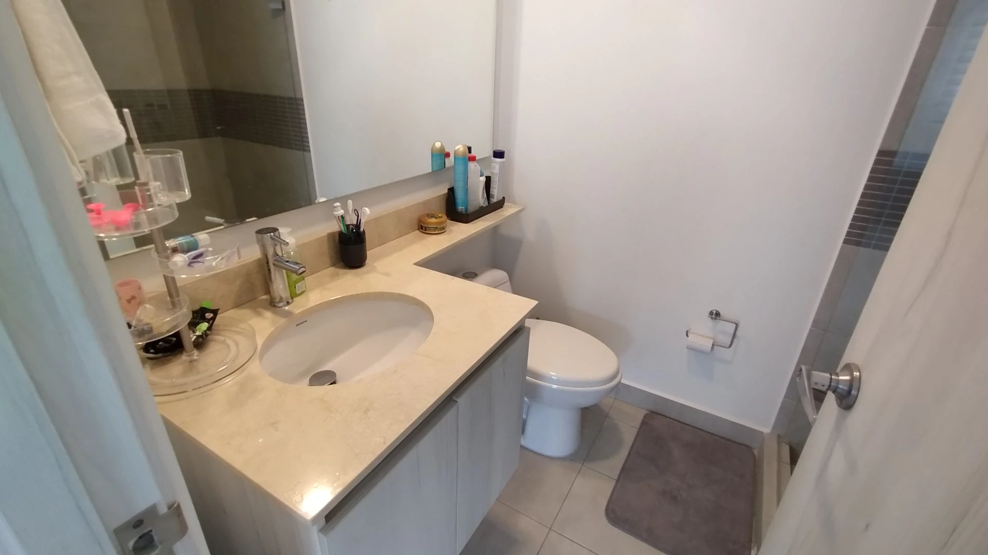 APARTAMENTO AMOBLADO EN ARRIENDO.