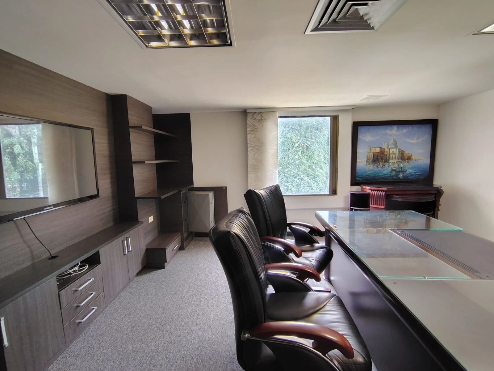 Oficina en arriendo sector Transversal Inferior