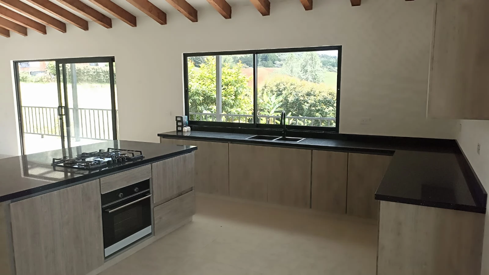 Casa campestre en arriendo en la vía El Canadá y la Ceja