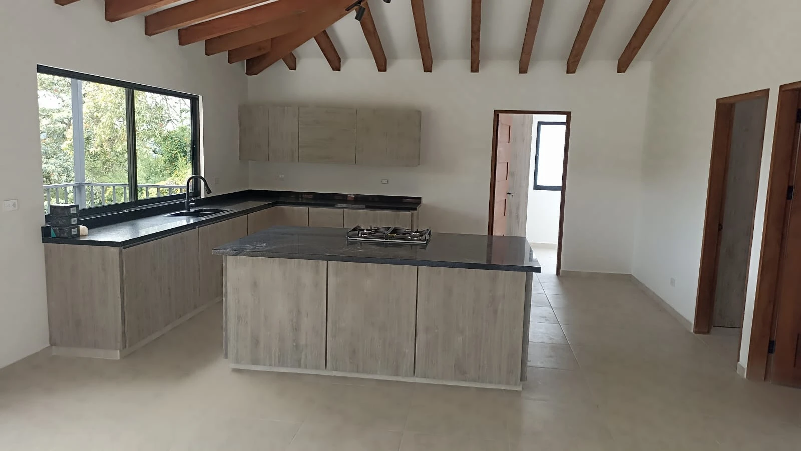 Casa campestre en arriendo en la vía El Canadá y la Ceja
