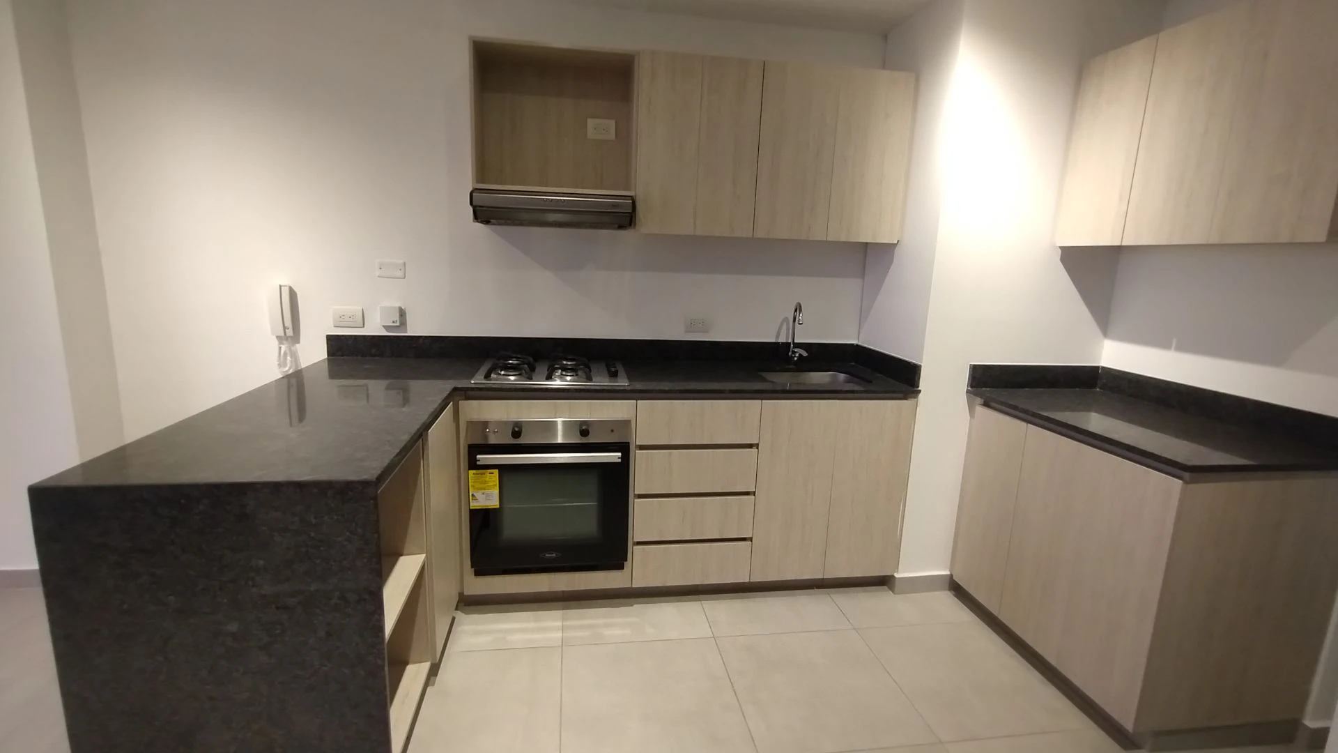 APARTAESTUDIO EN VENTA CERCA DE LA CLÍNICA PORTO AZUL
