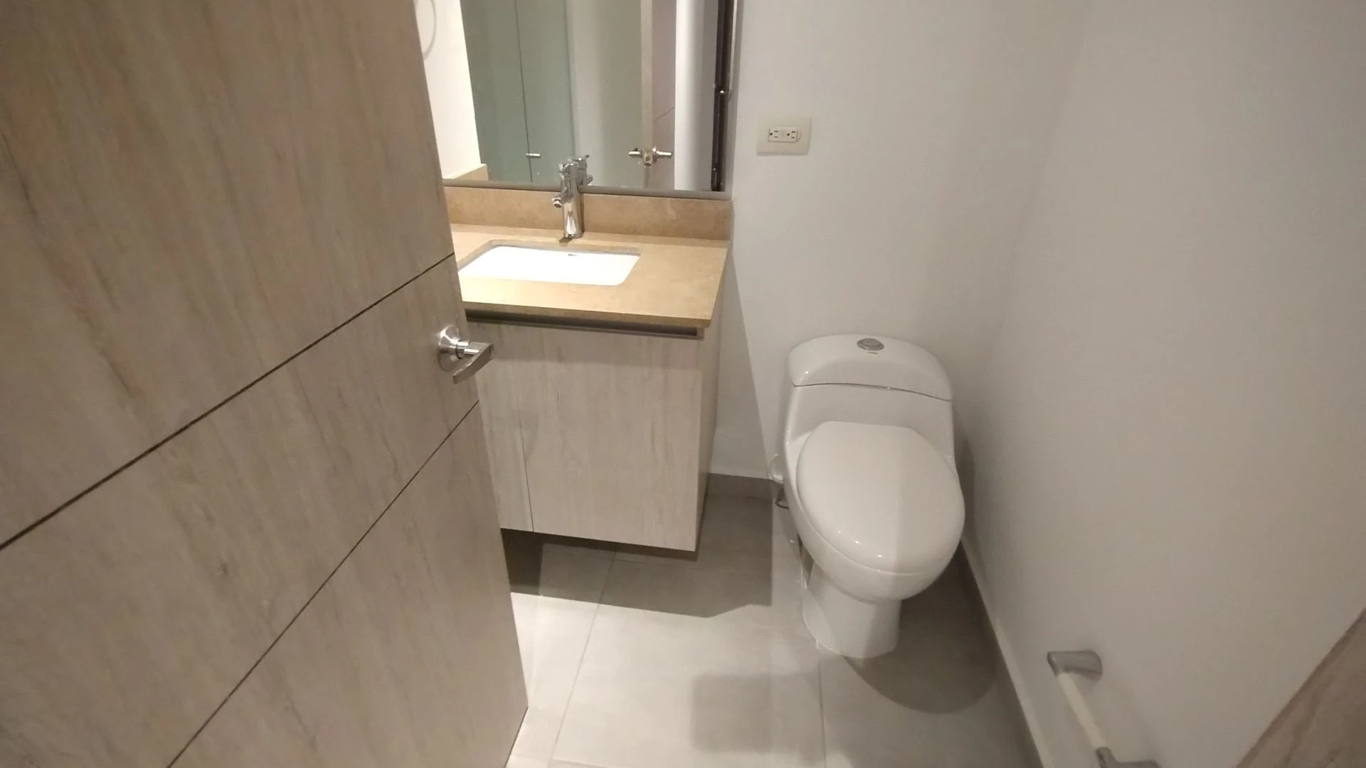 APARTAESTUDIO EN VENTA CERCA DE LA CLÍNICA PORTO AZUL