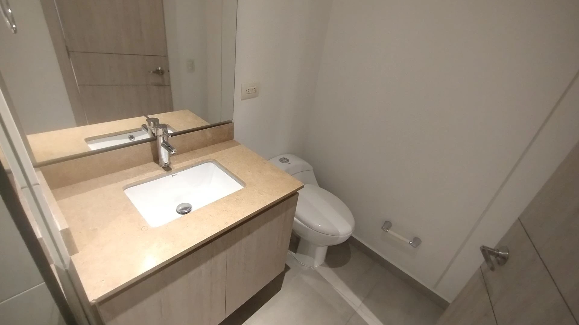 APARTAESTUDIO EN VENTA CERCA DE LA CLÍNICA PORTO AZUL