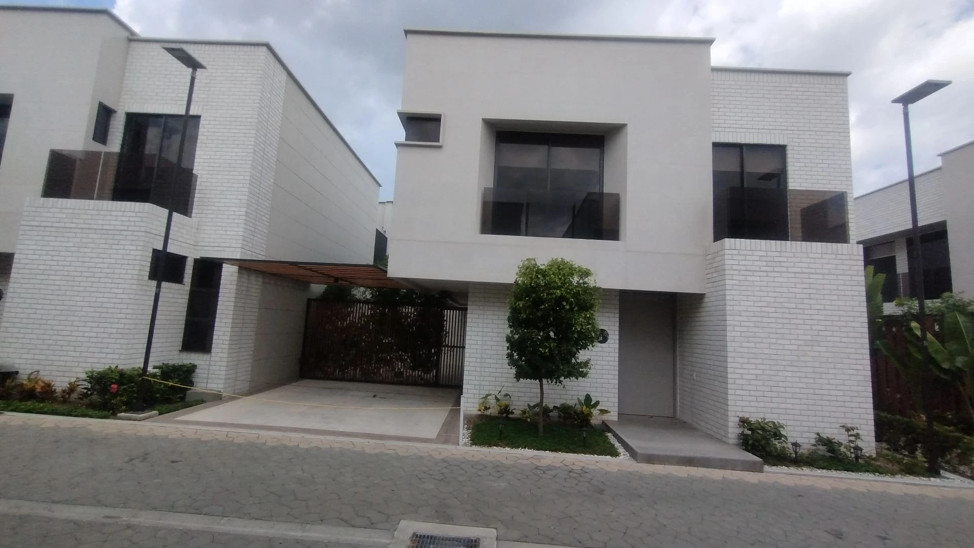 LUJOSA CASA EN ARRIENDO EN VILLA CAMPESTRE